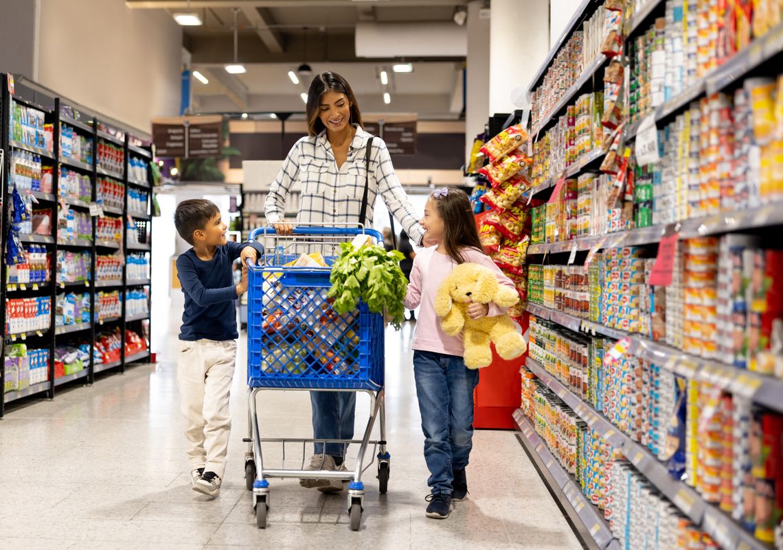 A mom goes grocery shopping with her children.